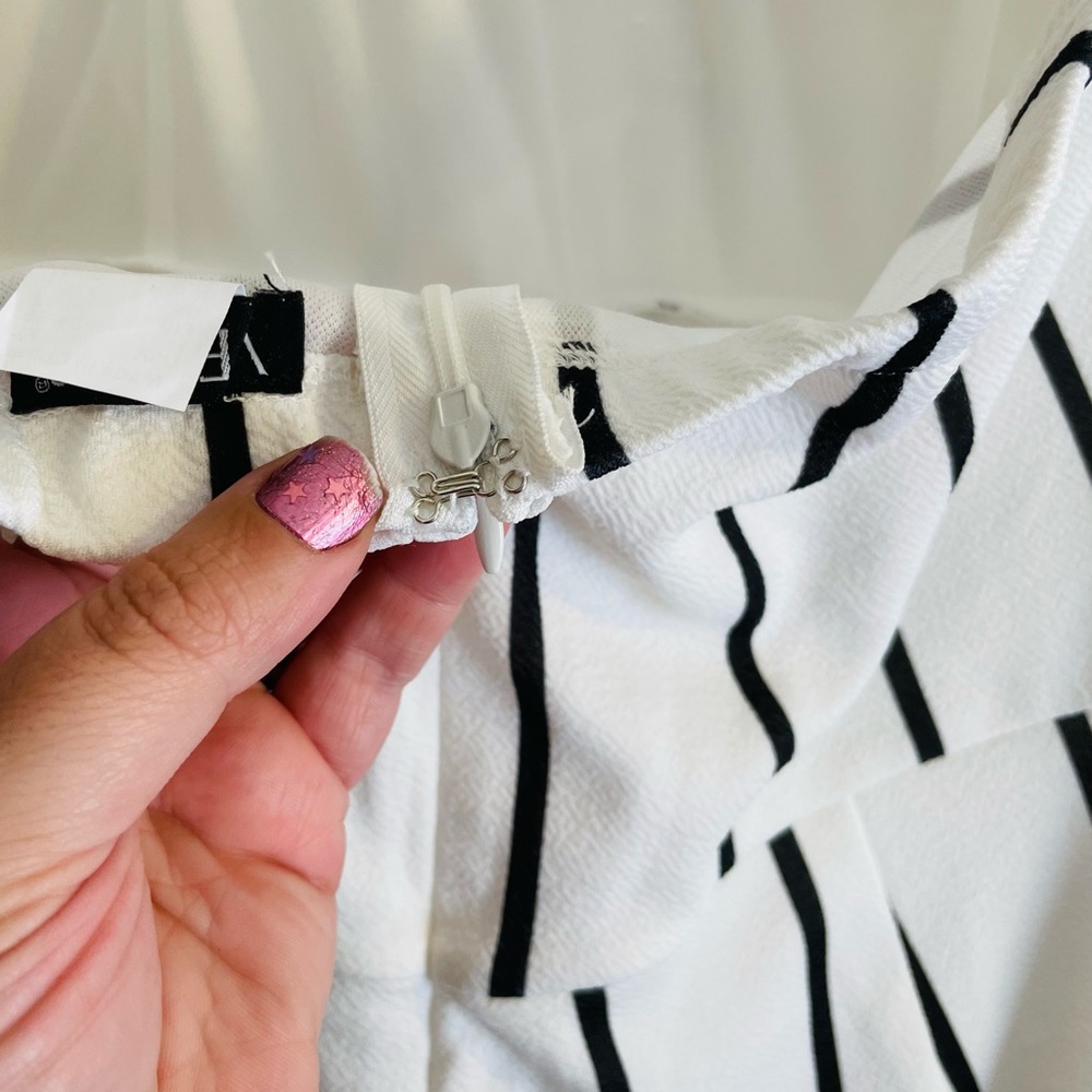 Venus white and black striped jumpsuit - Picture 6 of 11
